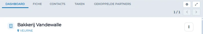 **Echt scherm uit de demo-omgeving**, met fictieve gegevens. De fiche van Bakkerij Vandewalle voor een gebruiker zonder de rol: de tabbladen Prijshistoriek en ERP ontbreken. Klik om te vergroten.